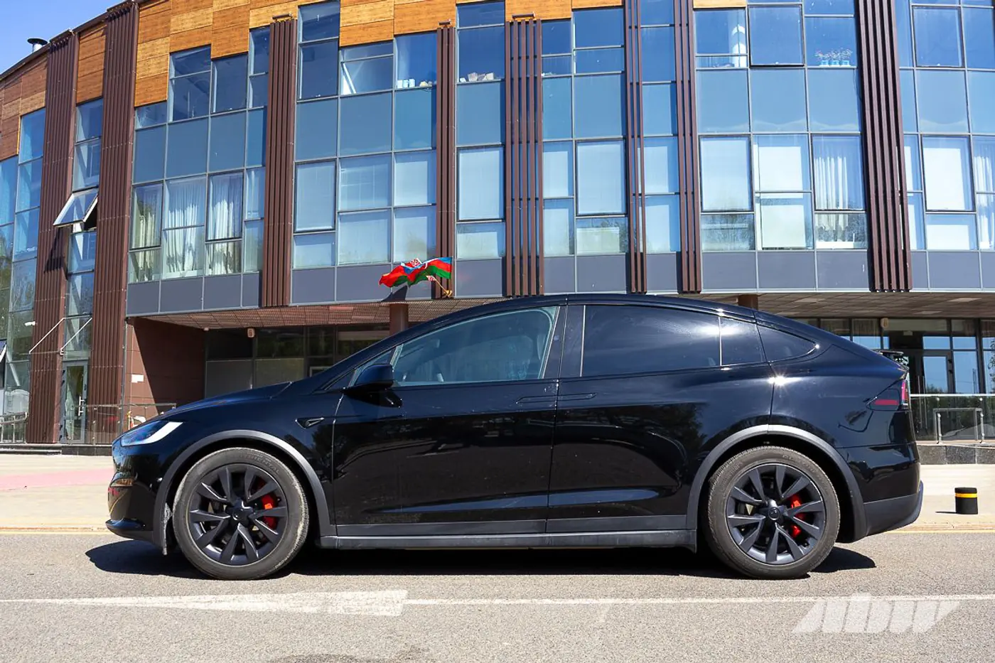 Искажатель реальности: тест Tesla Model X Plaid с пробегом