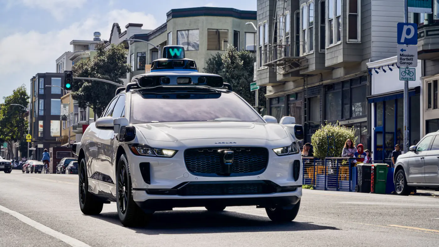 Waymo планирует выпустить еще 2 тыс. роботакси в 2026 году