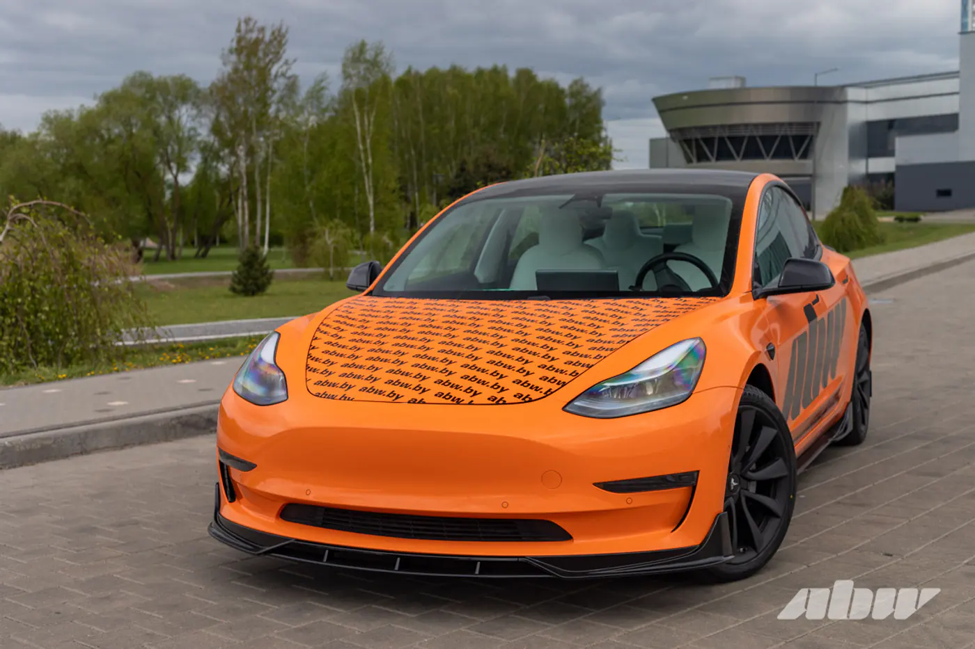 Это наша Tesla! Вот как «утопленница» из Канады стала ярким проектом