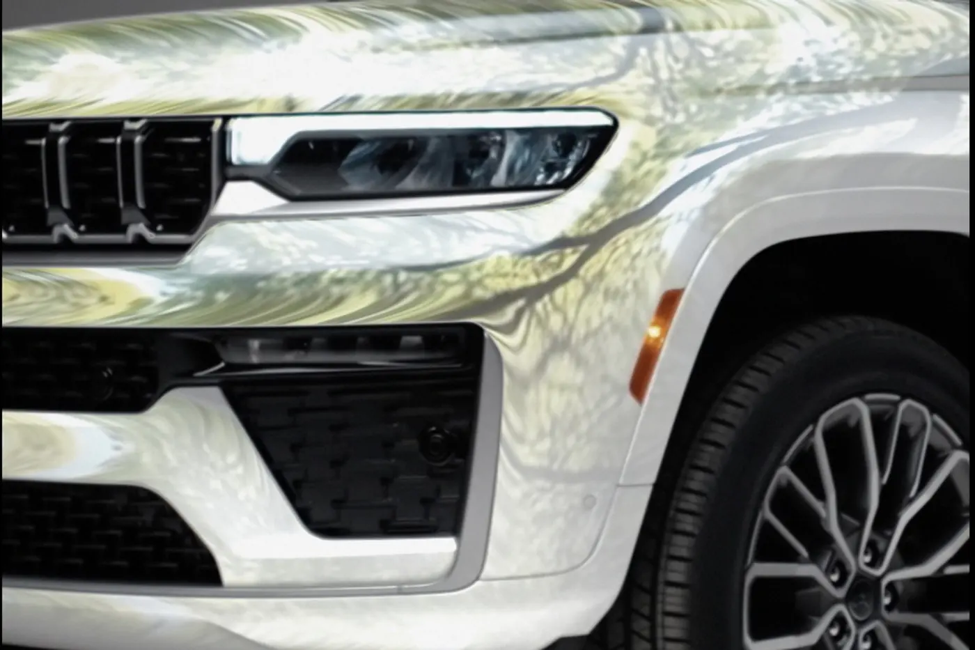 Jeep готовит обновленный внедорожник Grand Cherokee