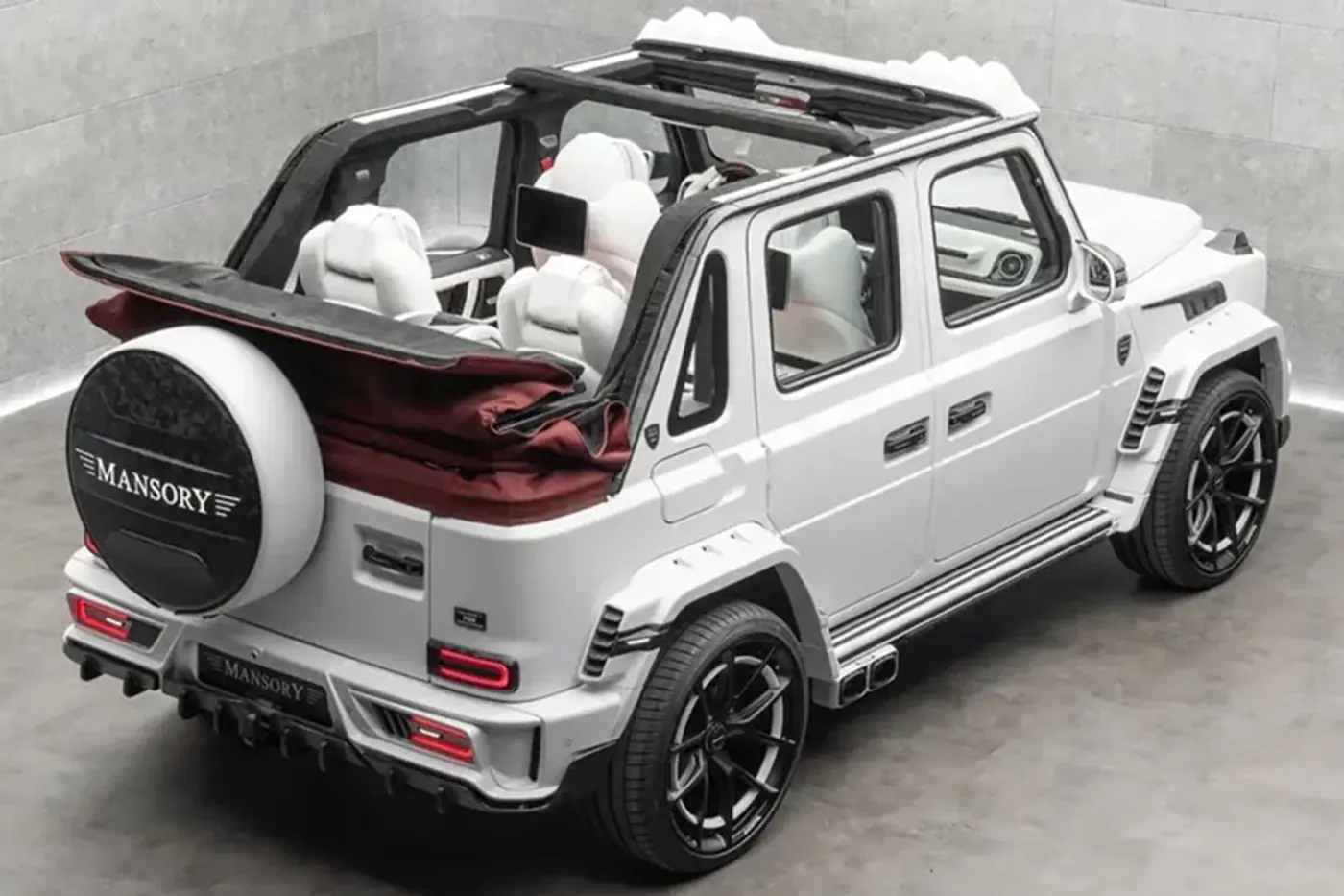 Mansory построила идеальный новый «папамобиль» для Льва XIV