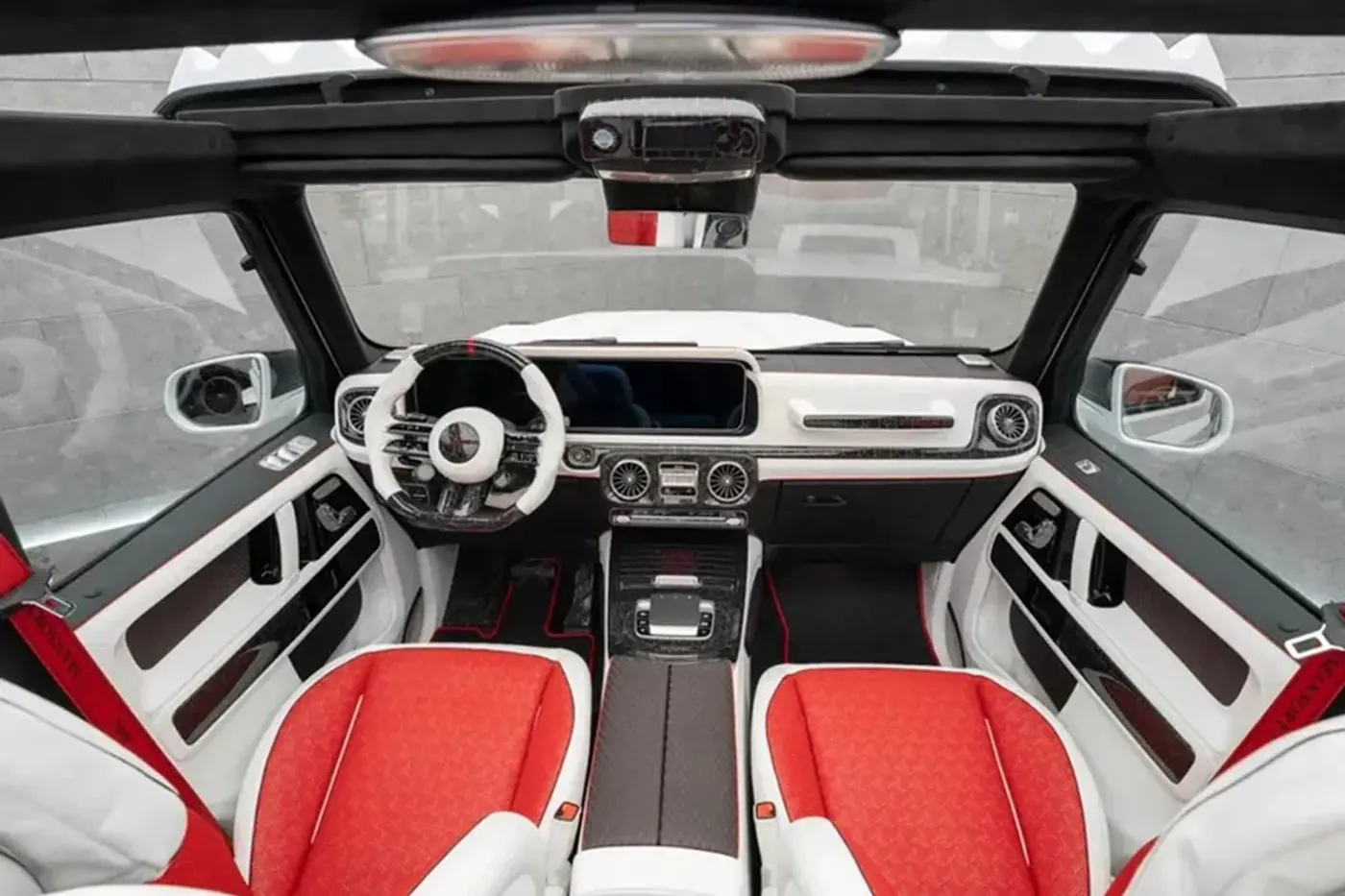 Mansory построила идеальный новый «папамобиль» для Льва XIV