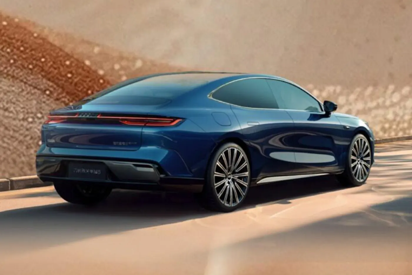 Новый гибрид от Geely: Galaxy Starshine 8 получил запас хода до 1600 км
