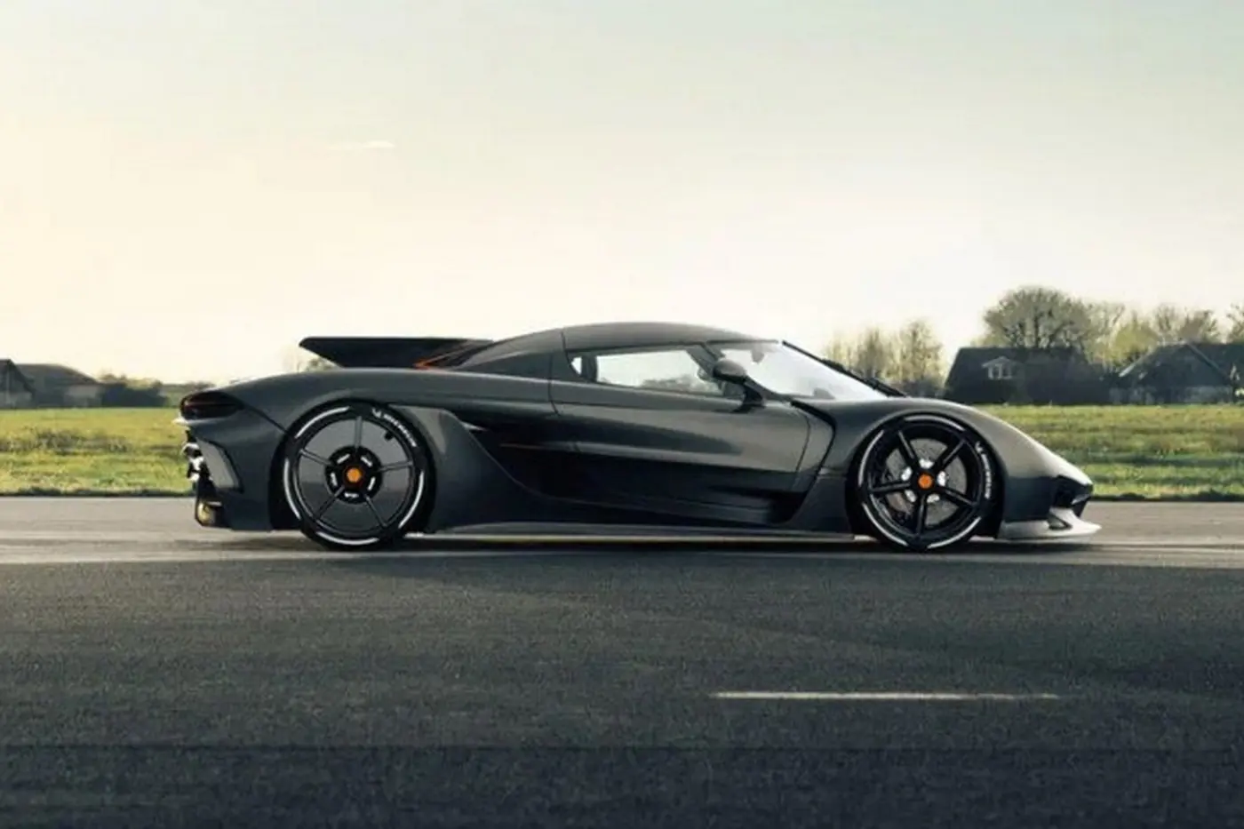 Koenigsegg Jesko Absolut потребовалось меньше километра, чтобы разогнаться до 359,83 км/ч