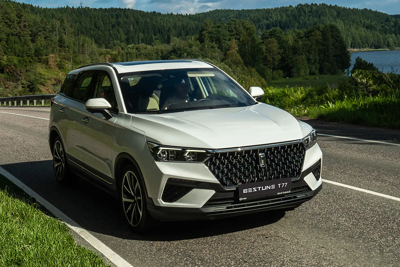 Такой цены на этот автомобиль еще не было! Семейный кроссовер FAW T77 с технологиями VAG за 69 900 рублей