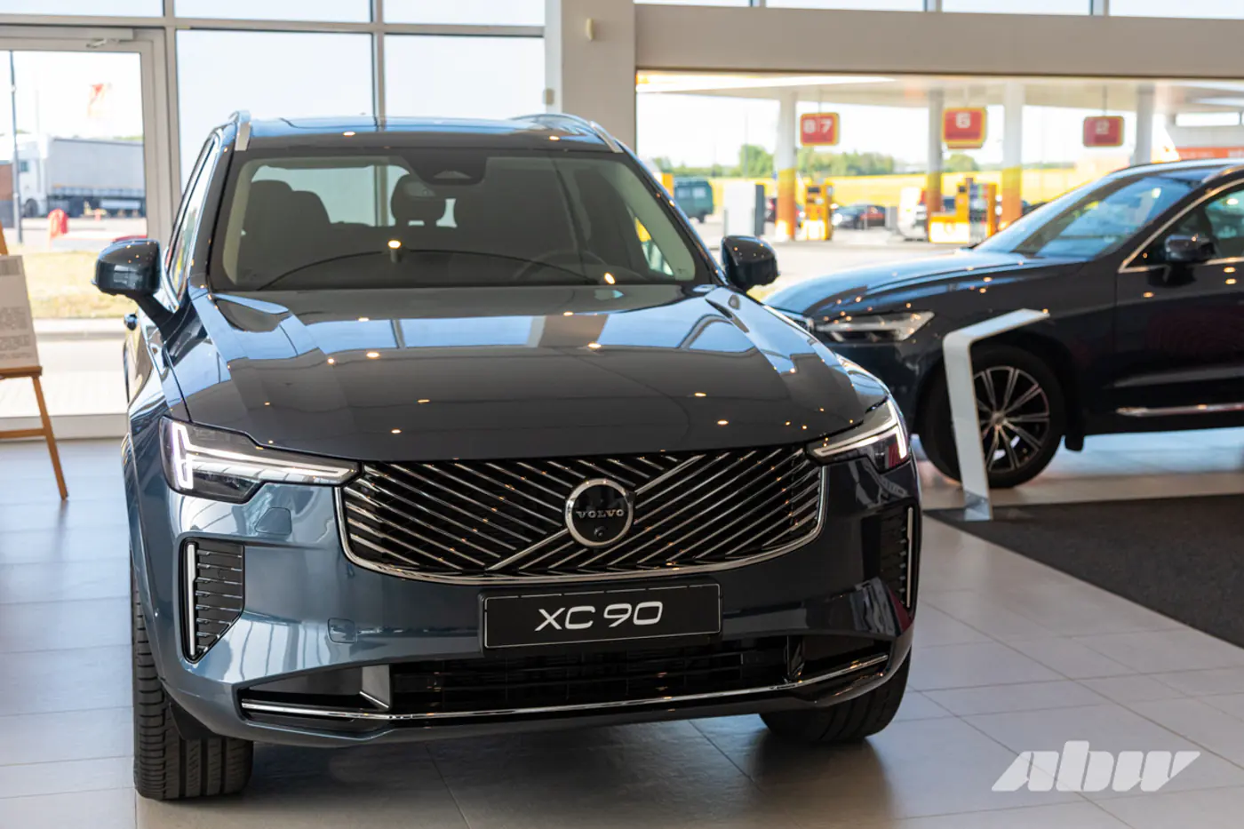 Дилер Volvo объяснил, откуда в Беларусь едут Volvo XC90