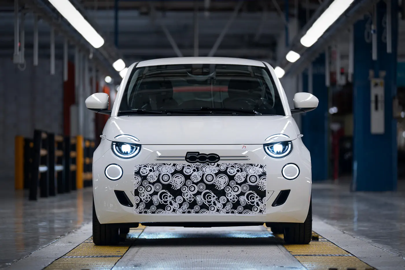 Fiat 500 Hybrid: собраны первые предсерийные экземпляры