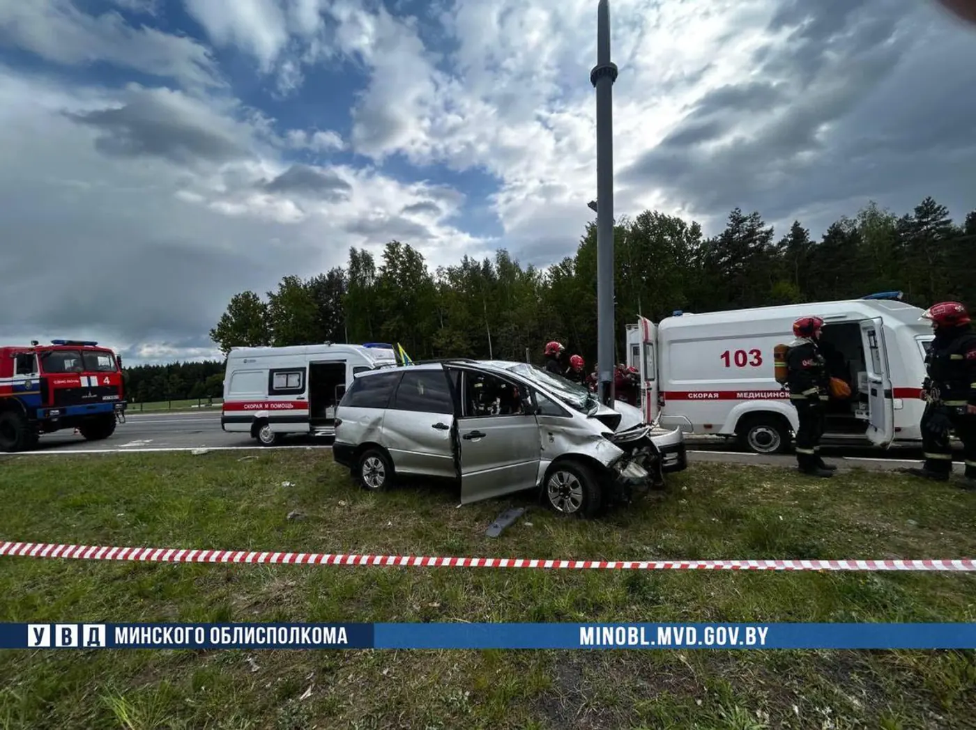 На трассе М5 Toyota врезалась в столб. Водитель уснул?