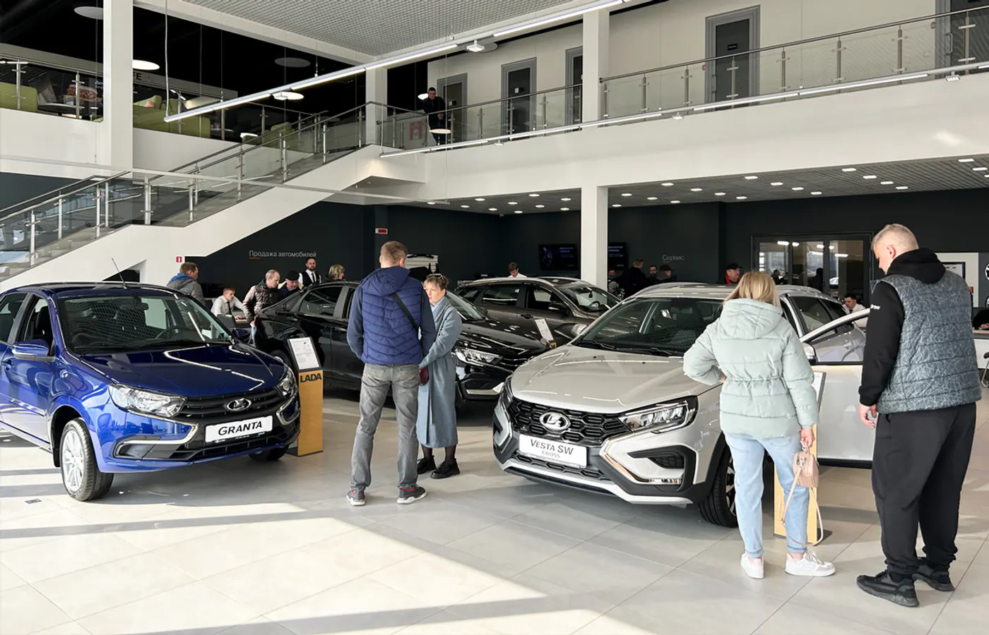 Только на Черную пятницу в концептуальных автоцентрах LADA.BY: авто от 30 900 руб., платеж — от 147 руб./мес.! Без аванса, в кредит до 10 лет или в рассрочку. Количество ограничено!