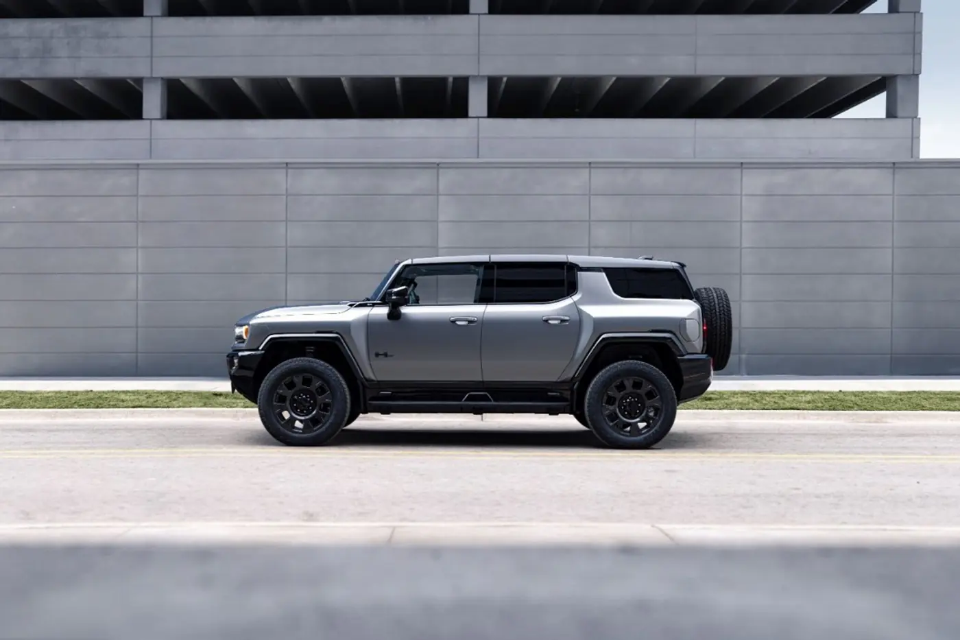 GMC оснастила HUMMER EV силовой системой в 1160 л.с. и крабовым ходом