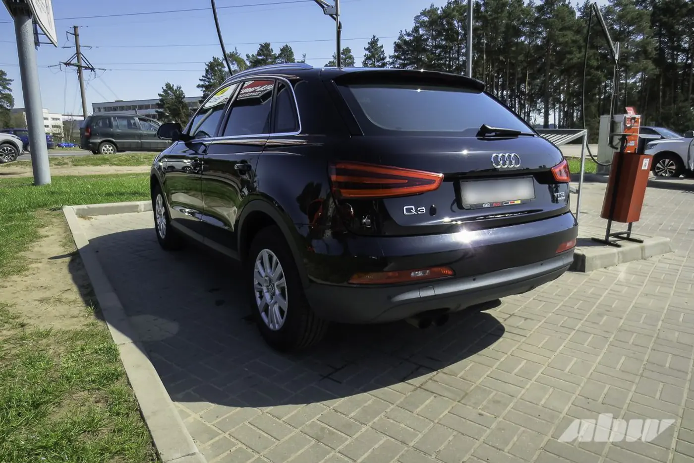 Audi_Q3_сзади_слева