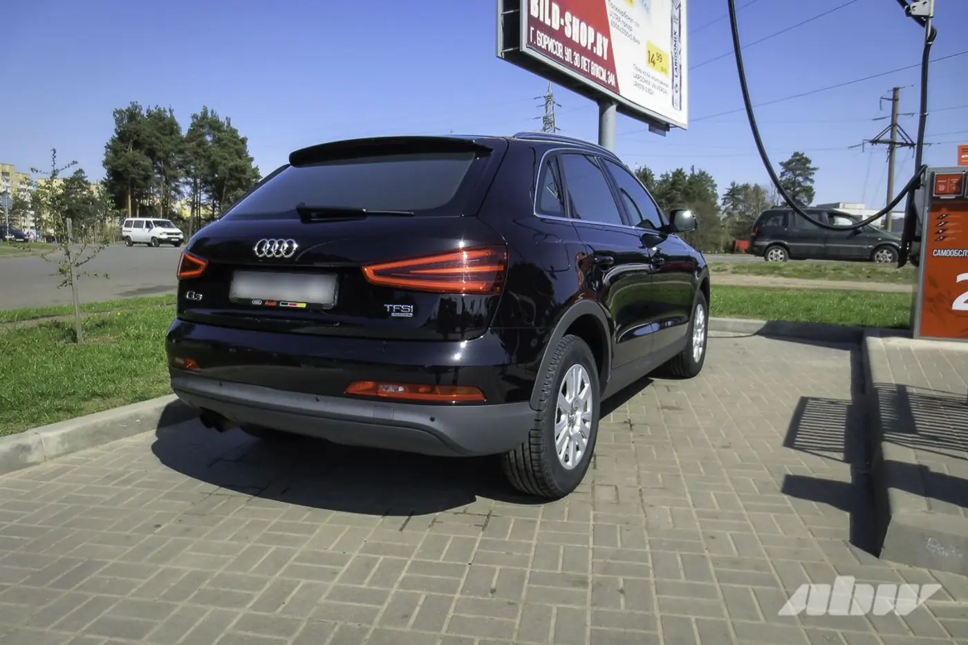 Audi_Q3_сзади_справа