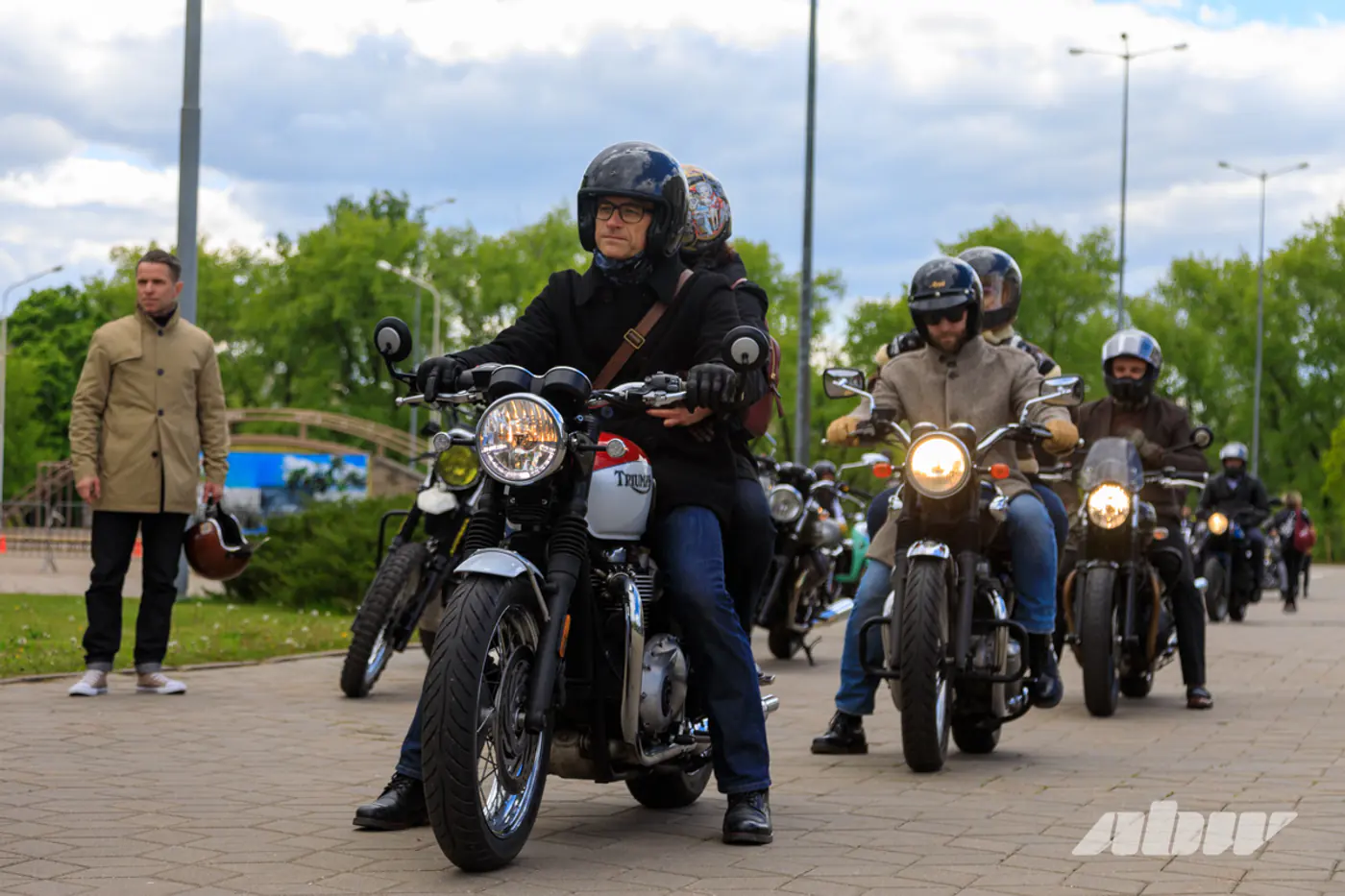 Джентльмены завели моторы: посмотрели на Gentleman`s Ride 2025