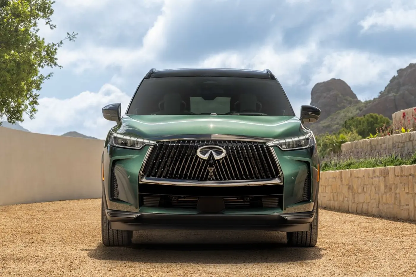 Бестселлер Infiniti обновился и получил спортивную версию