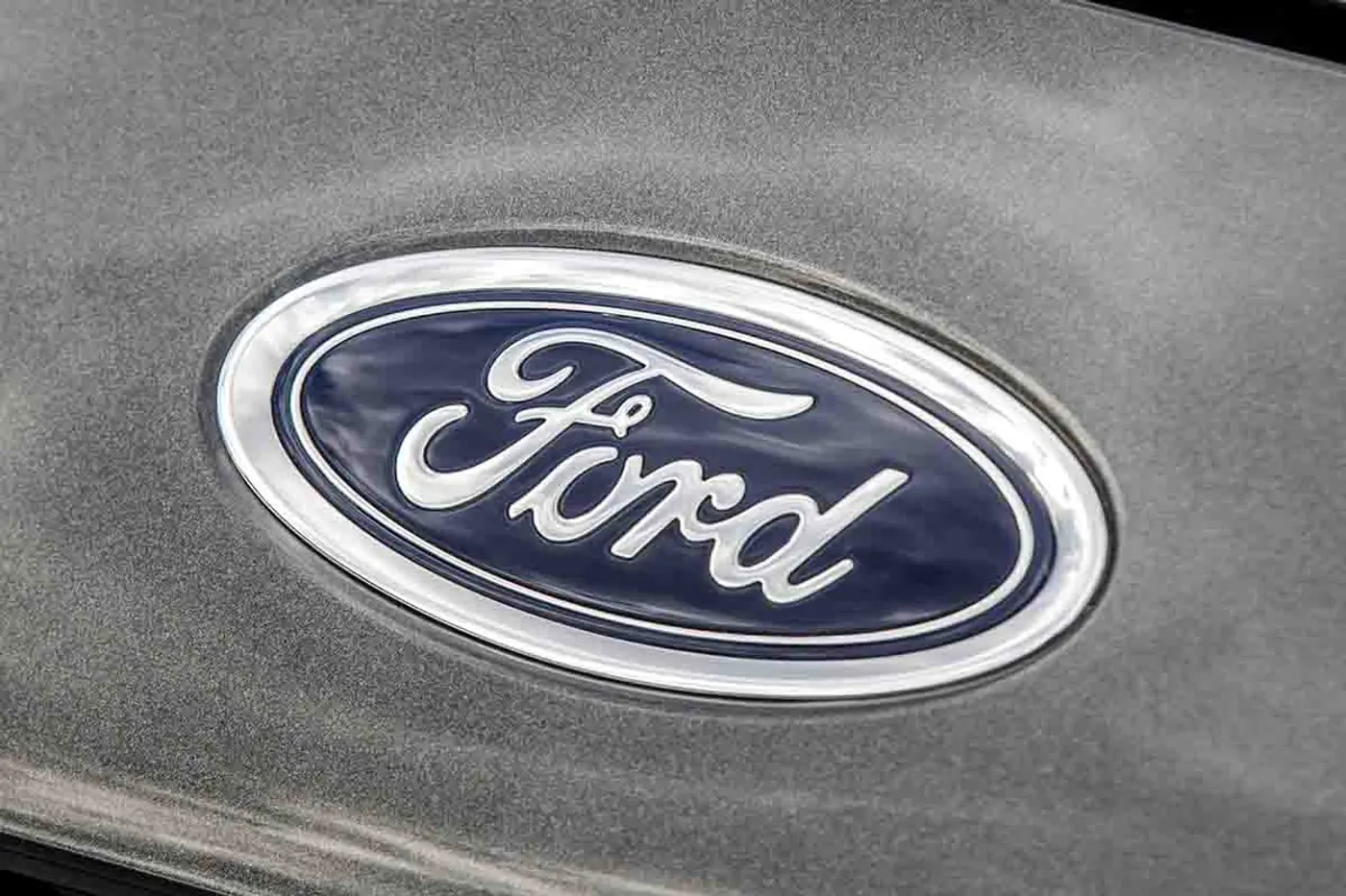 Ford разочаровался в электрокарах и сдает Nissan свой завод по выпуску аккумуляторов