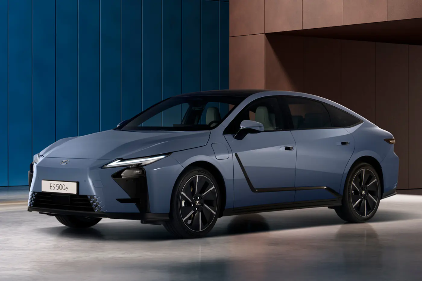 ES для ЕС: Lexus показал европейскую версию своего нового седана