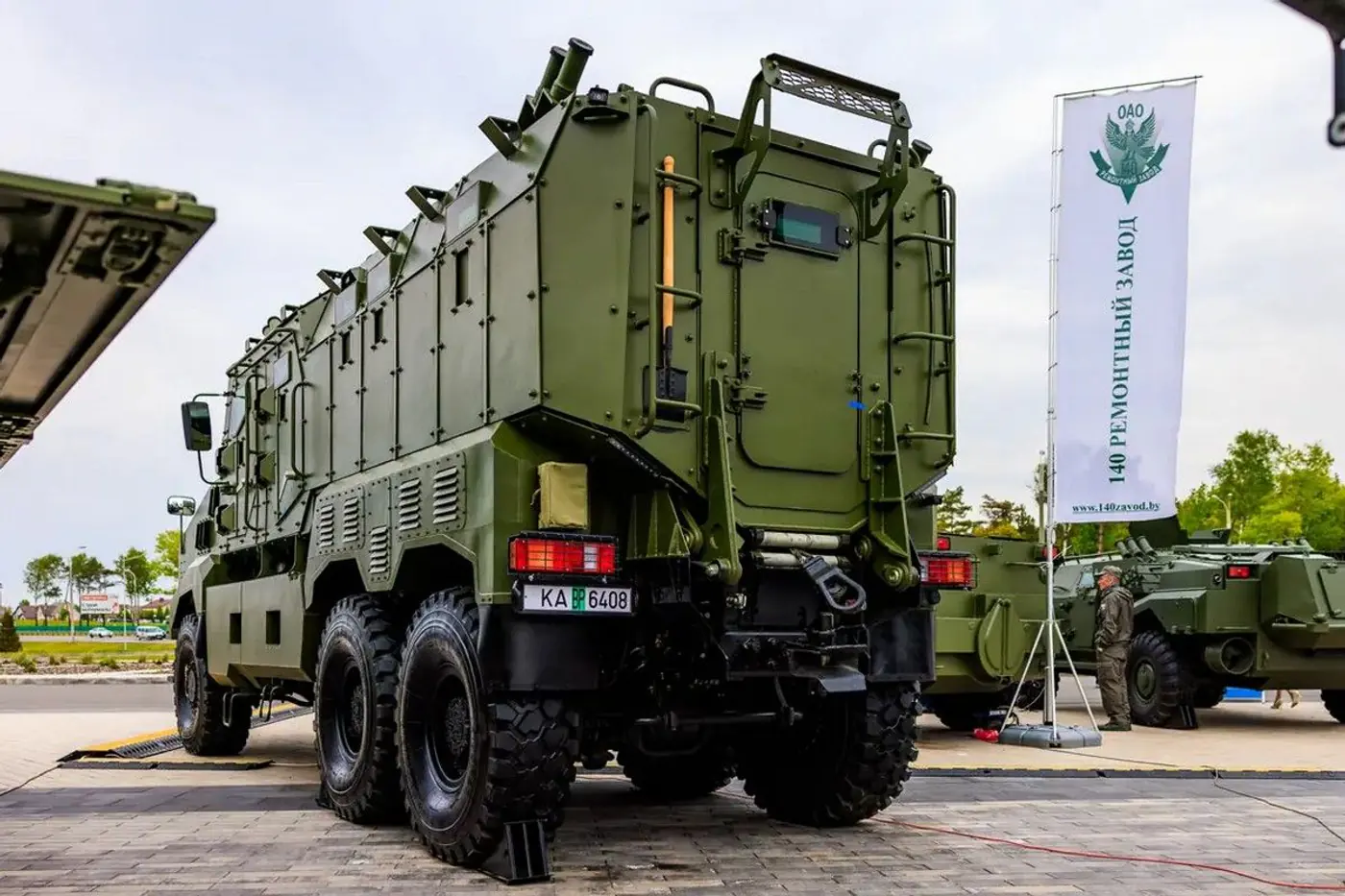 Белорусский Defender привлек внимание посетителей MILEX–2025