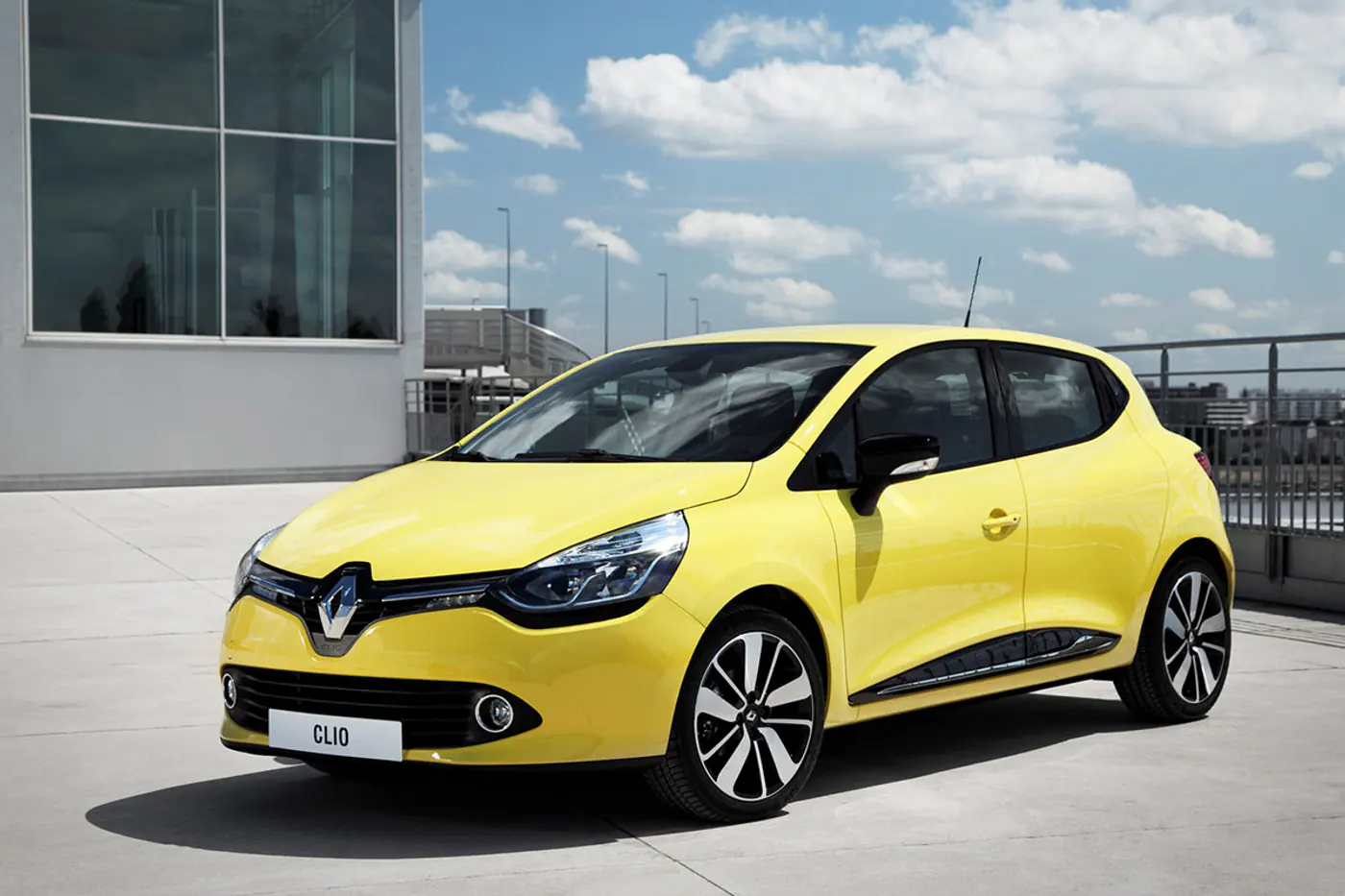 В Европе проанализировали апрельские продажи автомобилей – в лидерах Renault Clio