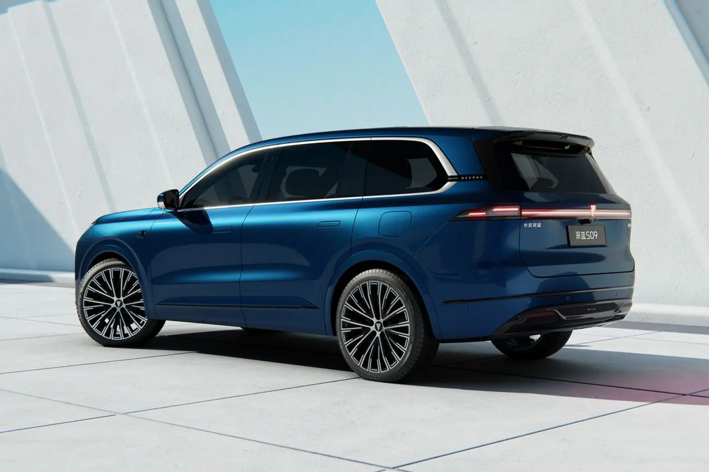 Changan вывела на рынок большой кроссовер Deepal S09