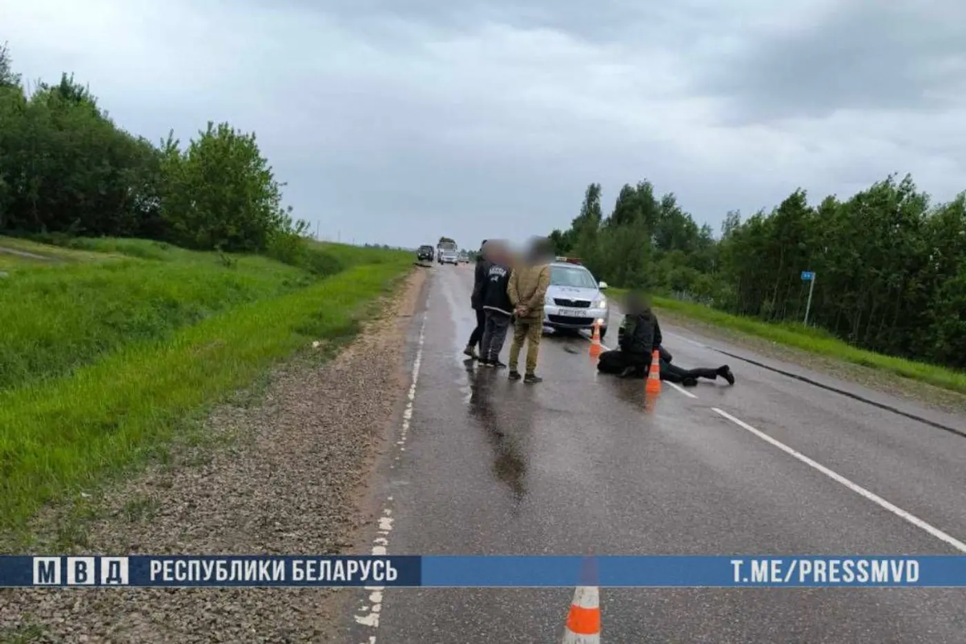 Загадочное убийство в Беларуси: на трассе нашли труп, пистолет и LADA без номеров