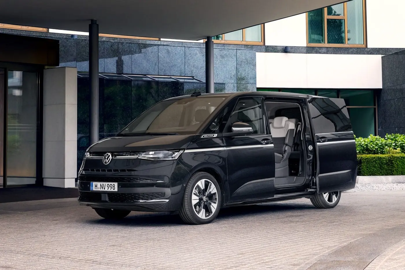 Volkswagen Multivan: теперь и восьмиместный вариант