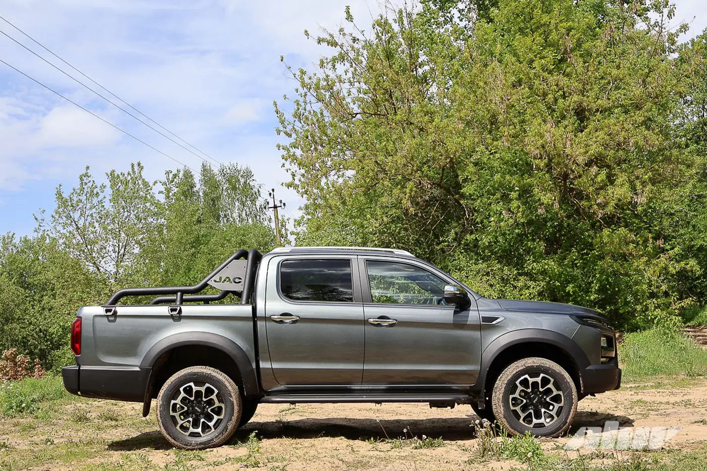 Труженик во фраке: чем хорош флагманский пикап JAC T9