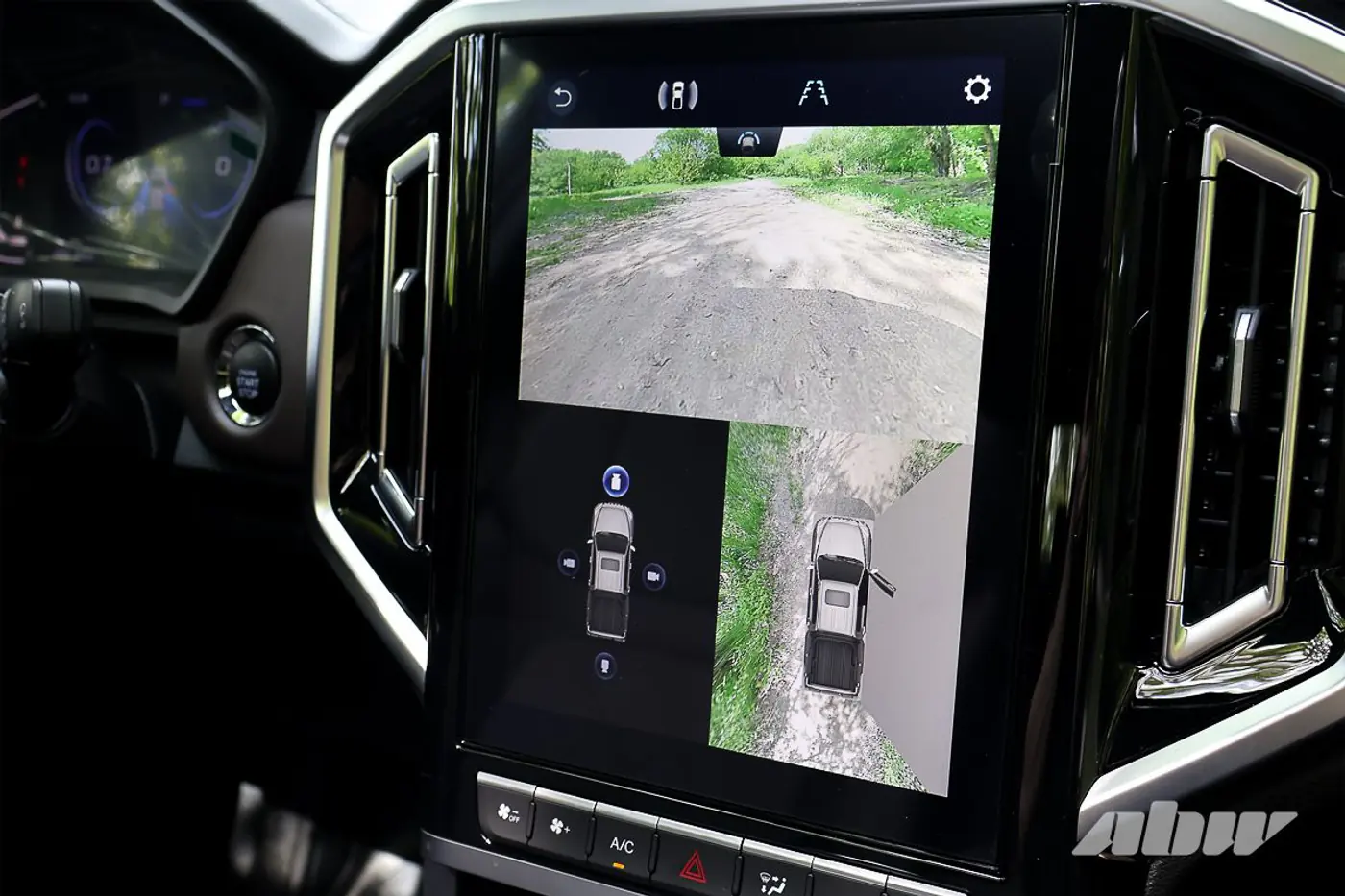 Труженик во фраке: чем хорош флагманский пикап JAC T9