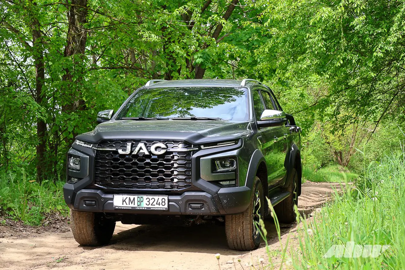 Труженик во фраке: чем хорош флагманский пикап JAC T9