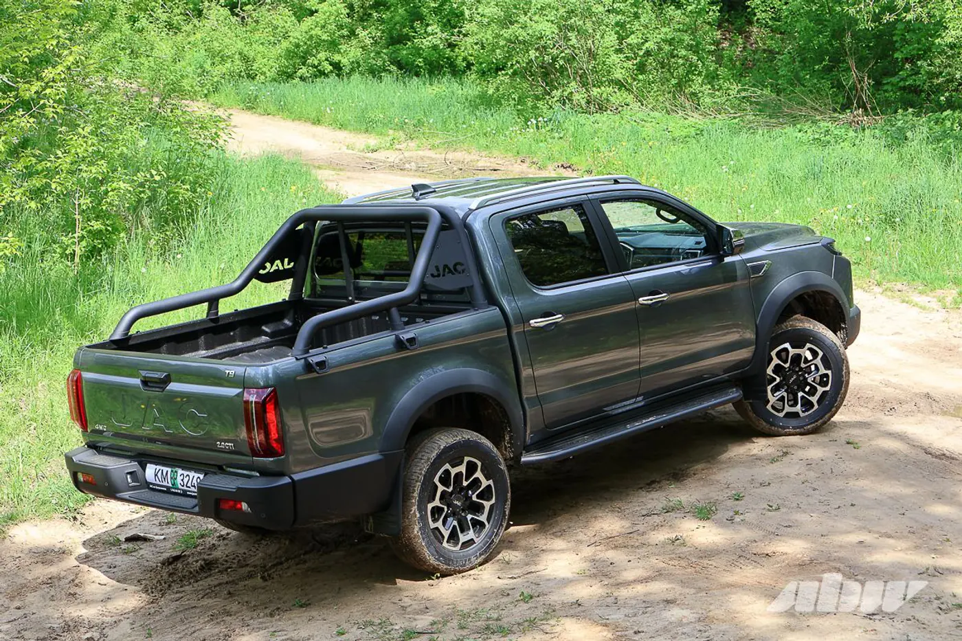 Труженик во фраке: чем хорош флагманский пикап JAC T9