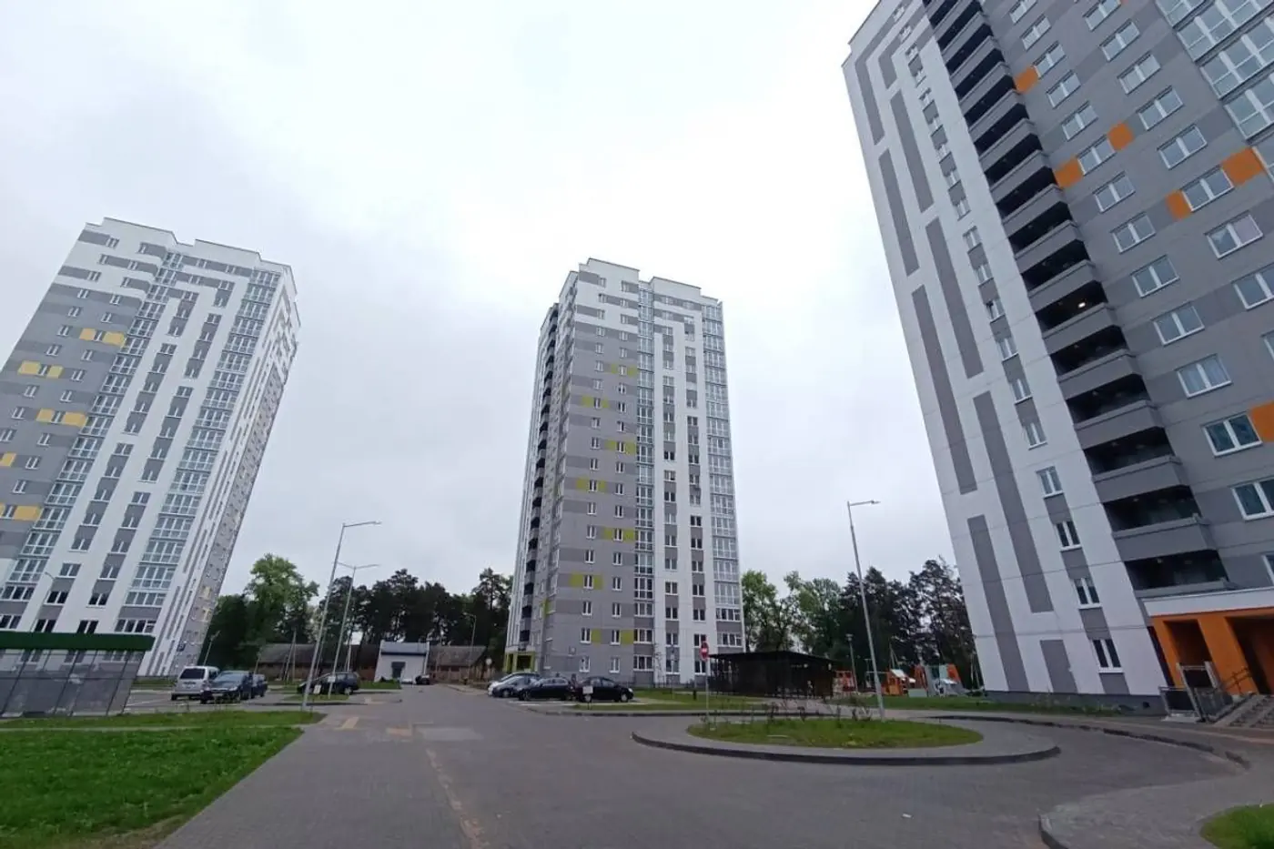 В минском микрорайоне строят два паркинга, один вот-вот откроют