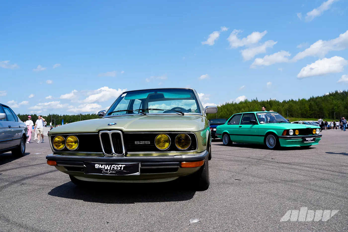 «Купил BMW с первой зарплаты»: тысячи фанатов баварской марки собрались на фест