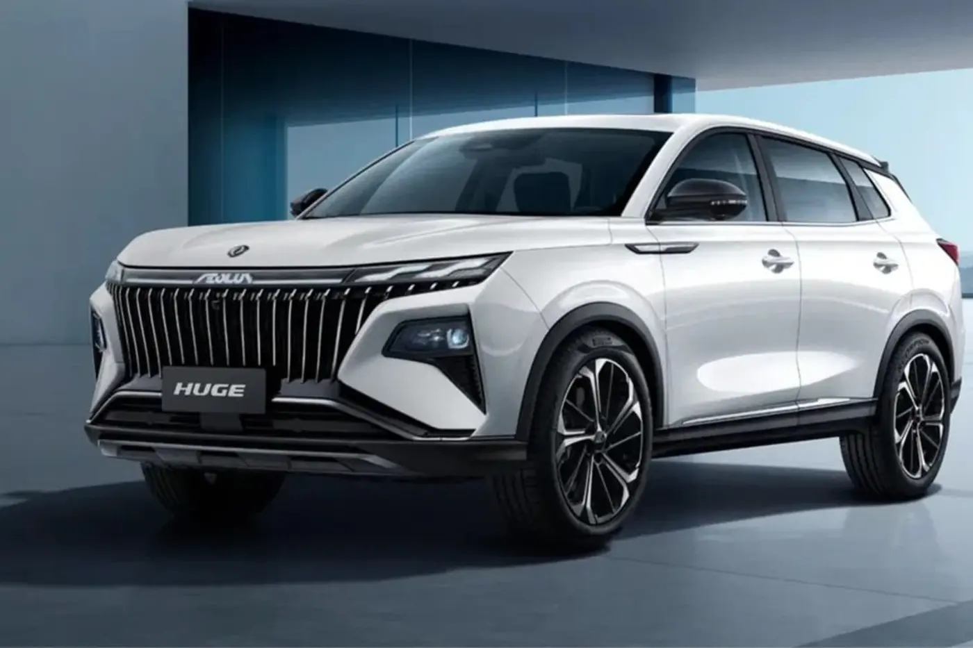Dongfeng представил в России новый кроссовер Huge