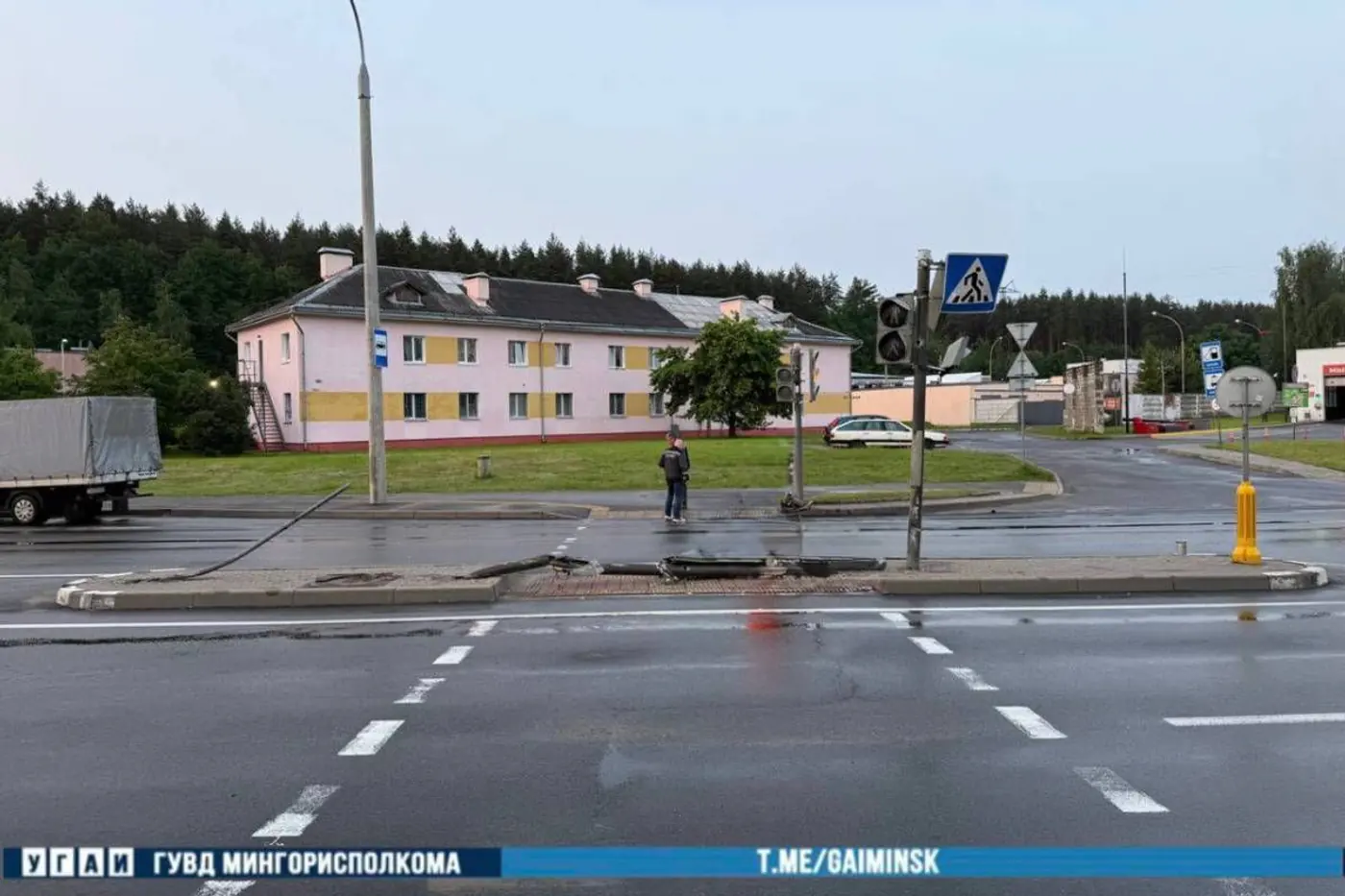 Камера на АЗС зафиксировала аварию грузовика в Минске