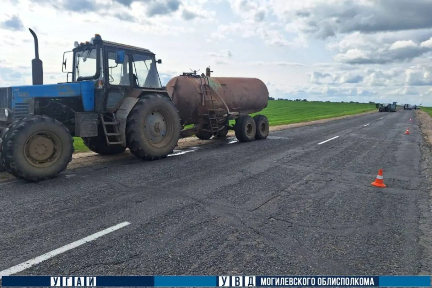Водитель легковушки погиб в столкновении с прицепом трактора