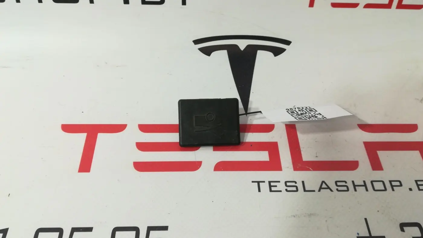 Заглушка к Tesla Model S 2020