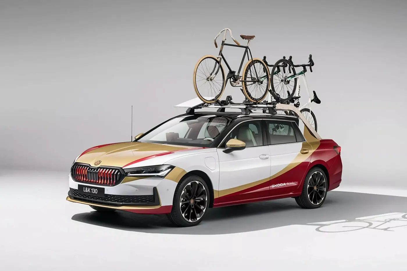 Такую Skoda Superb Combi вы не видели – автомобиль превратили в пикап для перевозки велосипедов