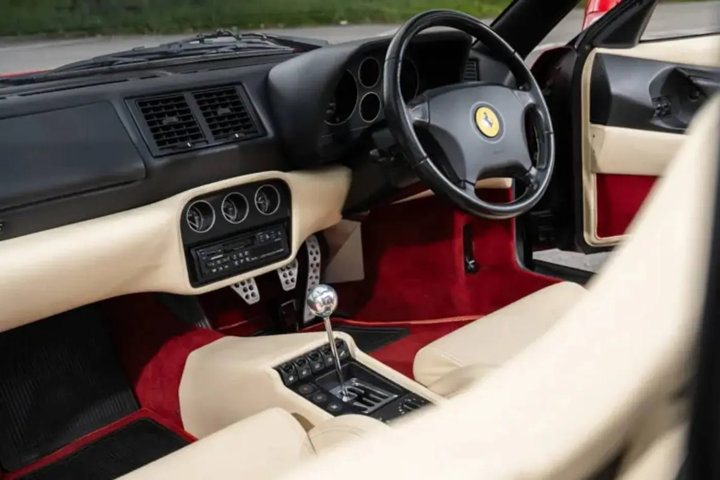Ferrari Джереми Кларксона выставили на аукцион