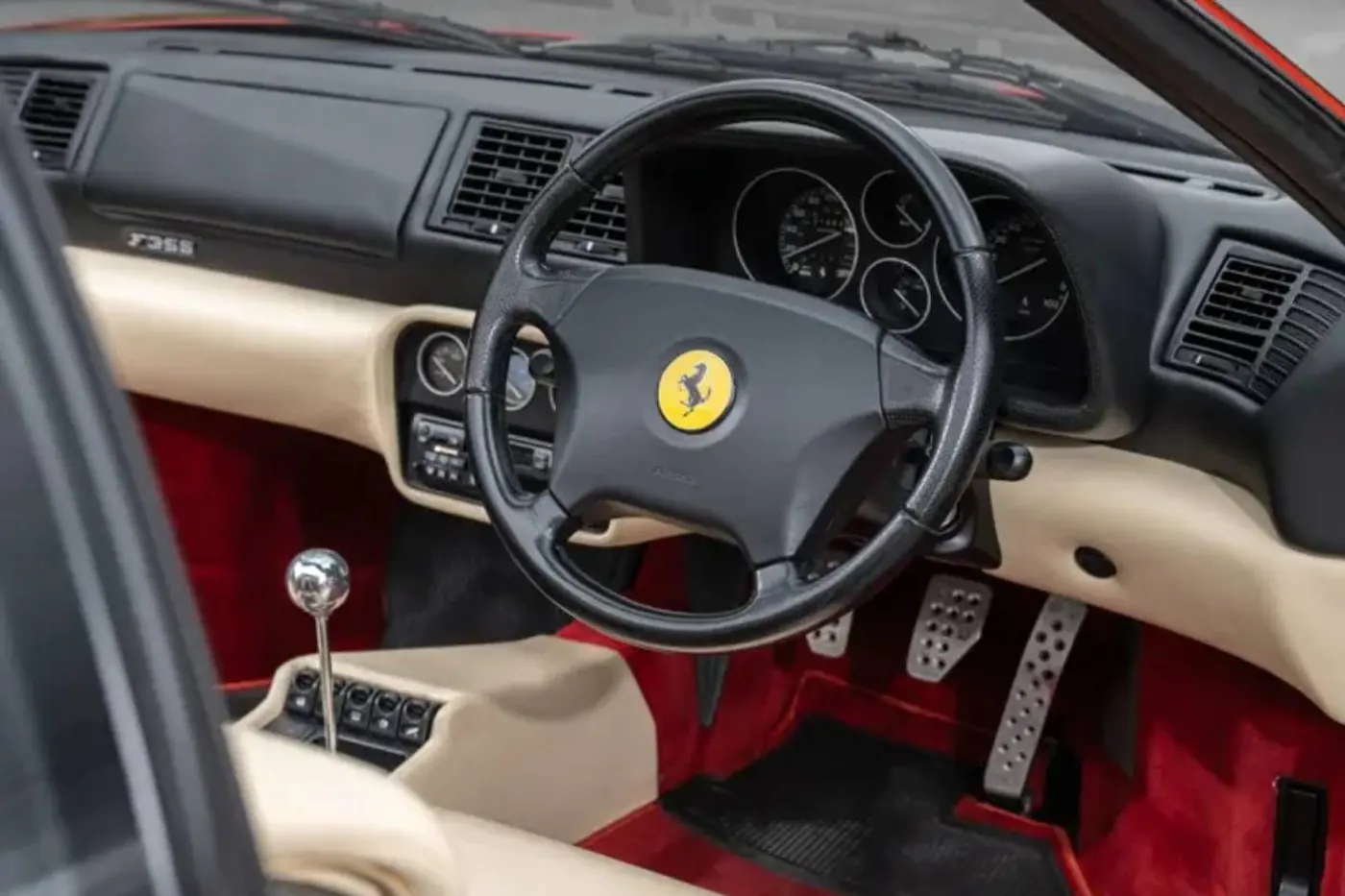 Ferrari Джереми Кларксона выставили на аукцион