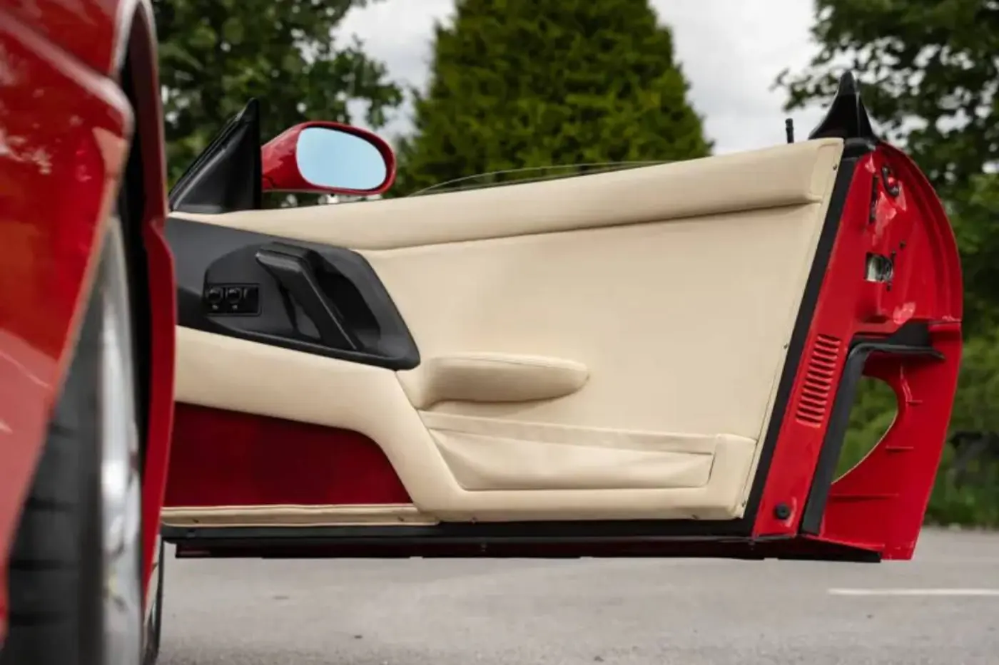 Ferrari Джереми Кларксона выставили на аукцион