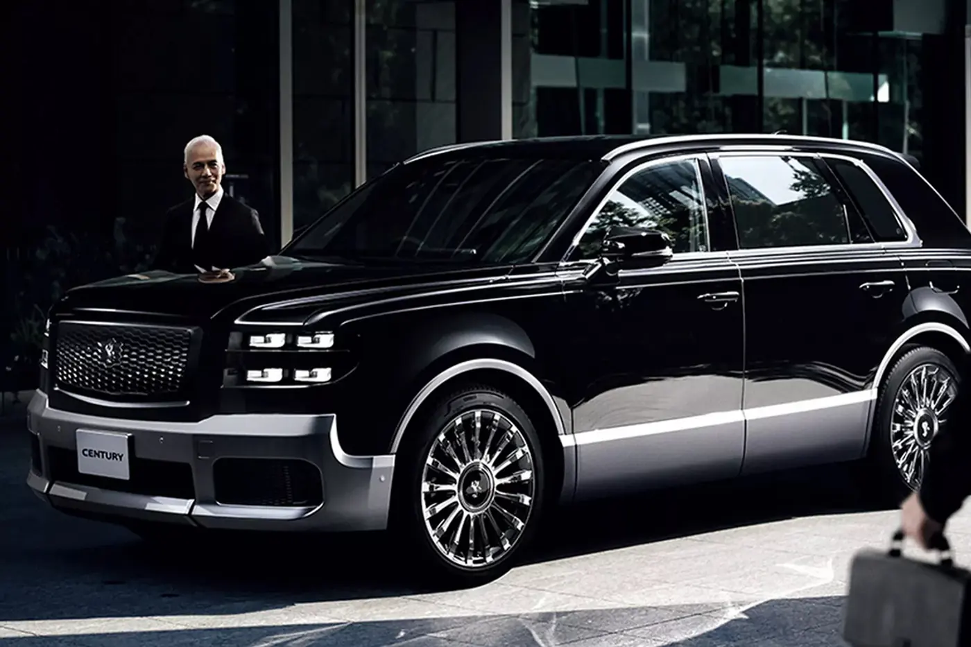 Для обновленного Toyota Century стали доступны особенные стекла