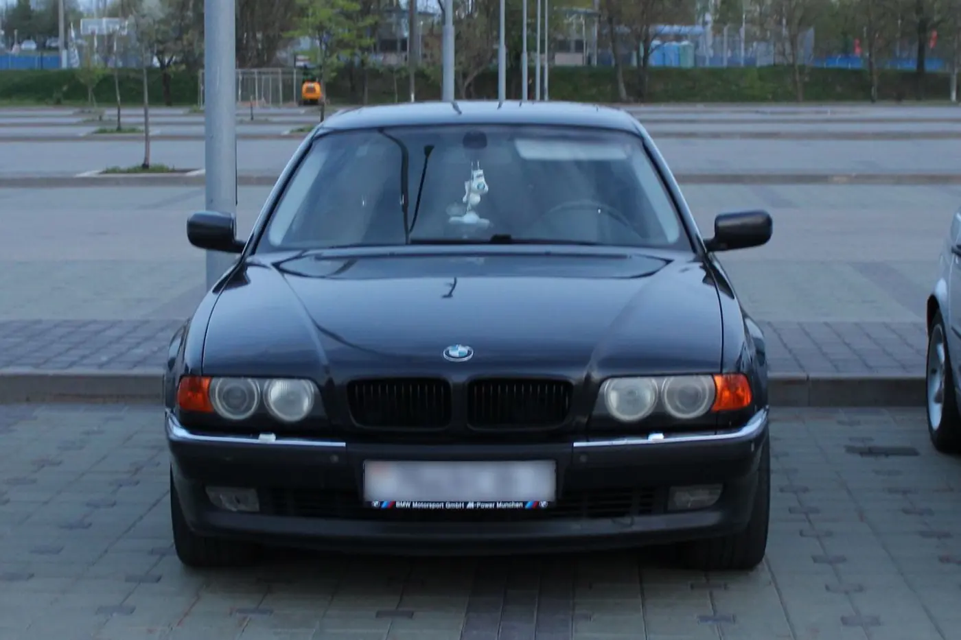 Gangsta`s paradise: в эту BMW E38 из Минска вложено больше $25 тысяч