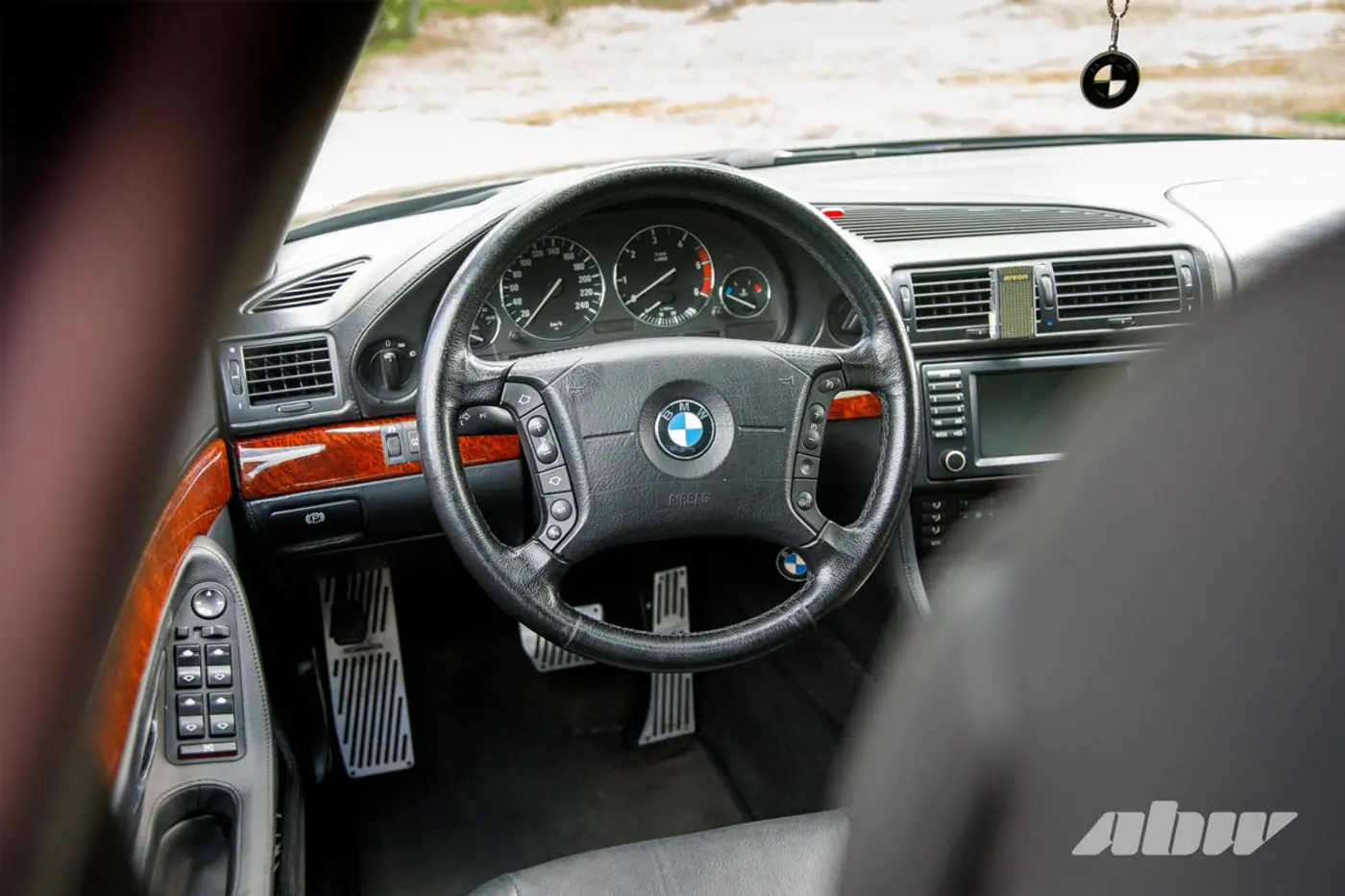 Gangsta`s paradise: в эту BMW E38 из Минска вложено больше $25 тысяч