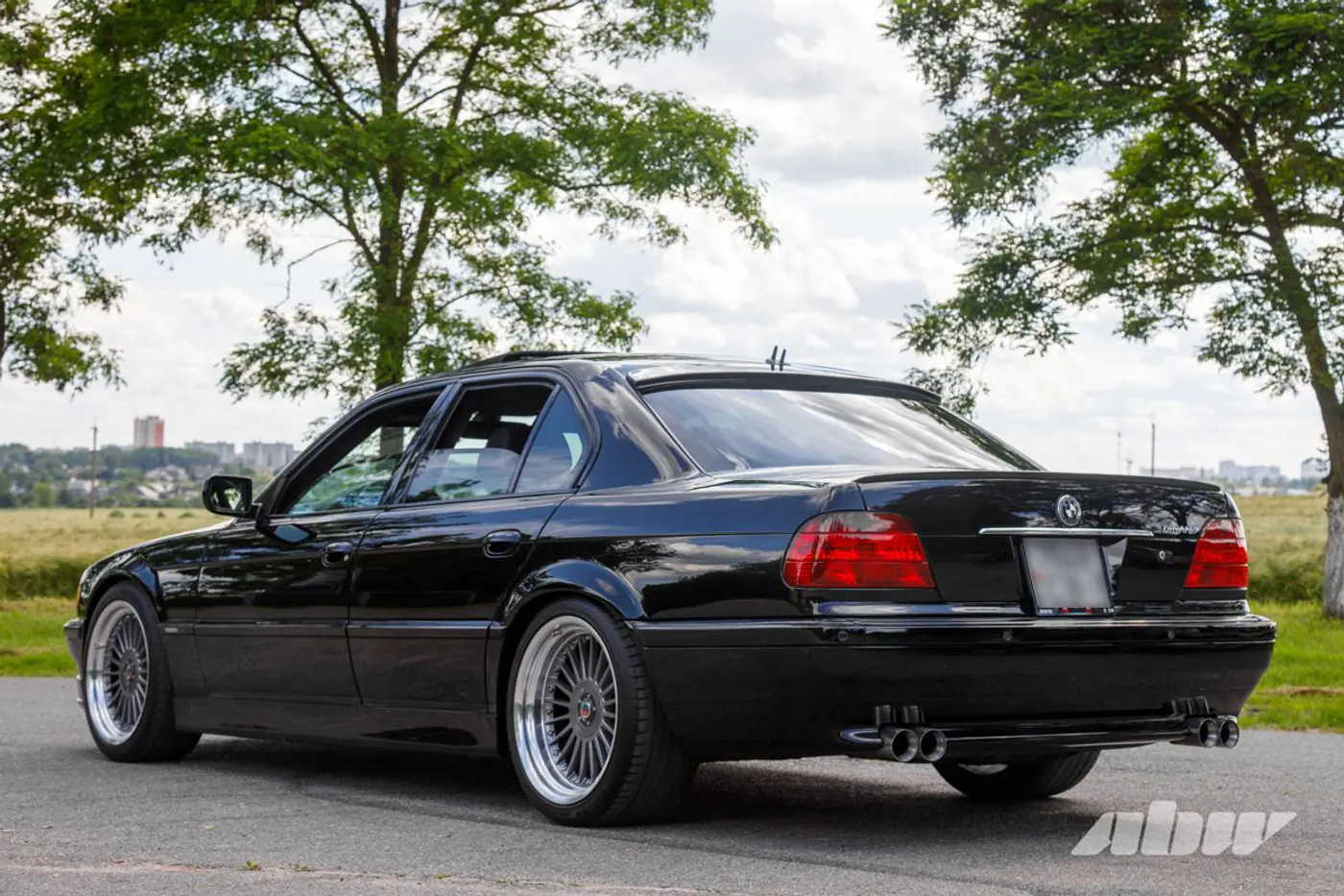 Gangsta`s paradise: в эту BMW E38 из Минска вложено больше $25 тысяч