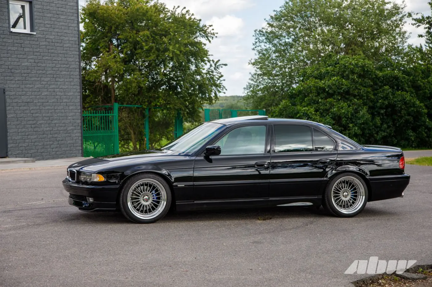 Gangsta`s paradise: в эту BMW E38 из Минска вложено больше $25 тысяч