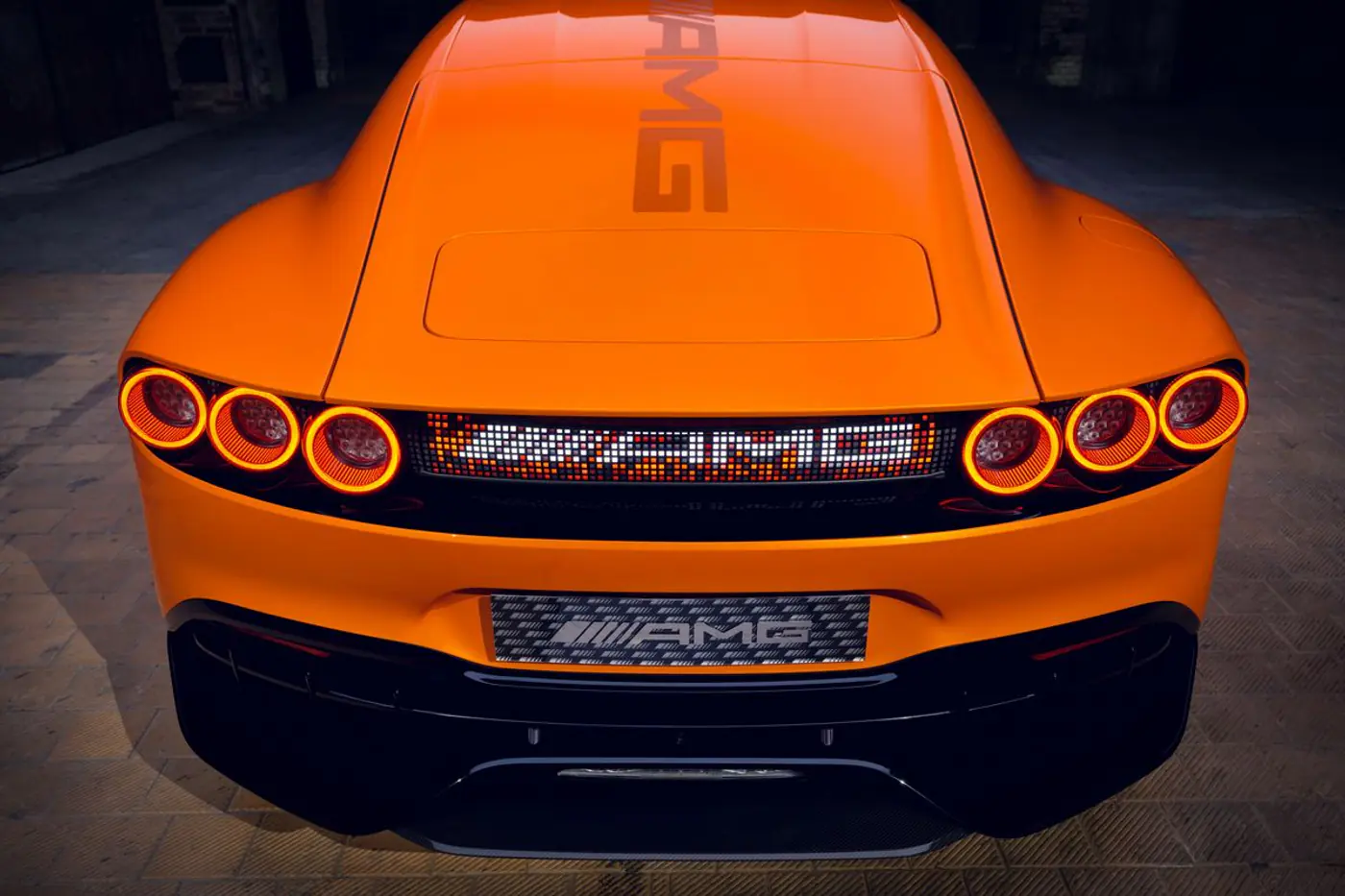 «Два Икса» Mercedes-AMG: знакомимся с будущим конкурентом Porsche Taycan