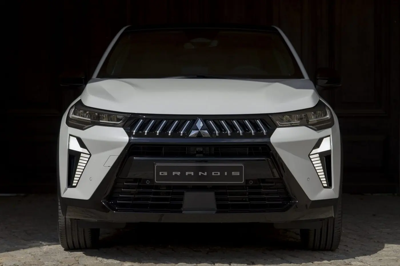 Grandis вернулся: новый паркетник Mitsubishi на основе... Renault