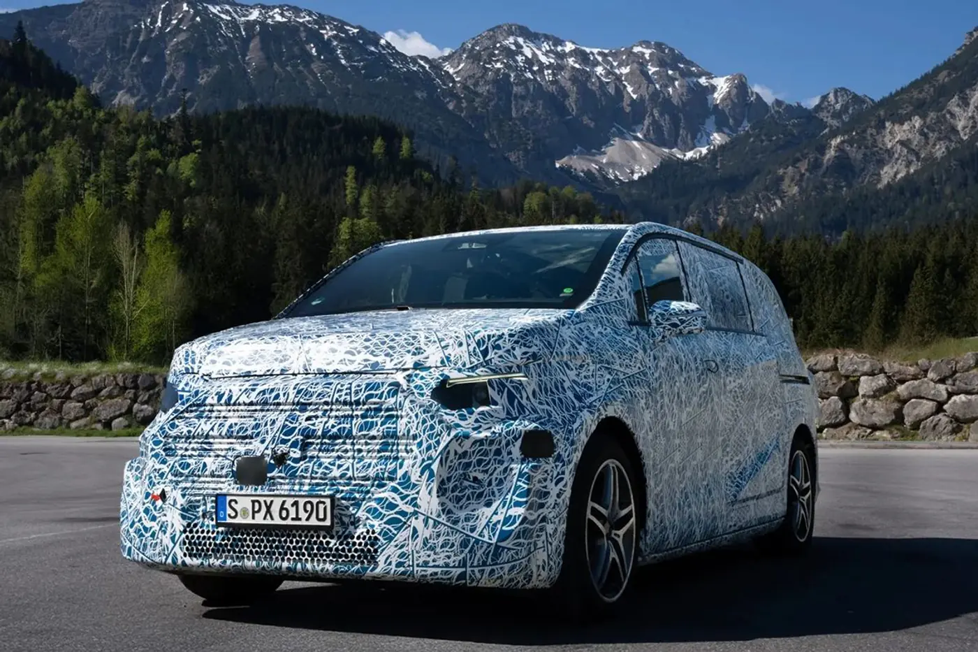 Минивэн Mercedes-Benz VLE получит впечатляющий запас хода