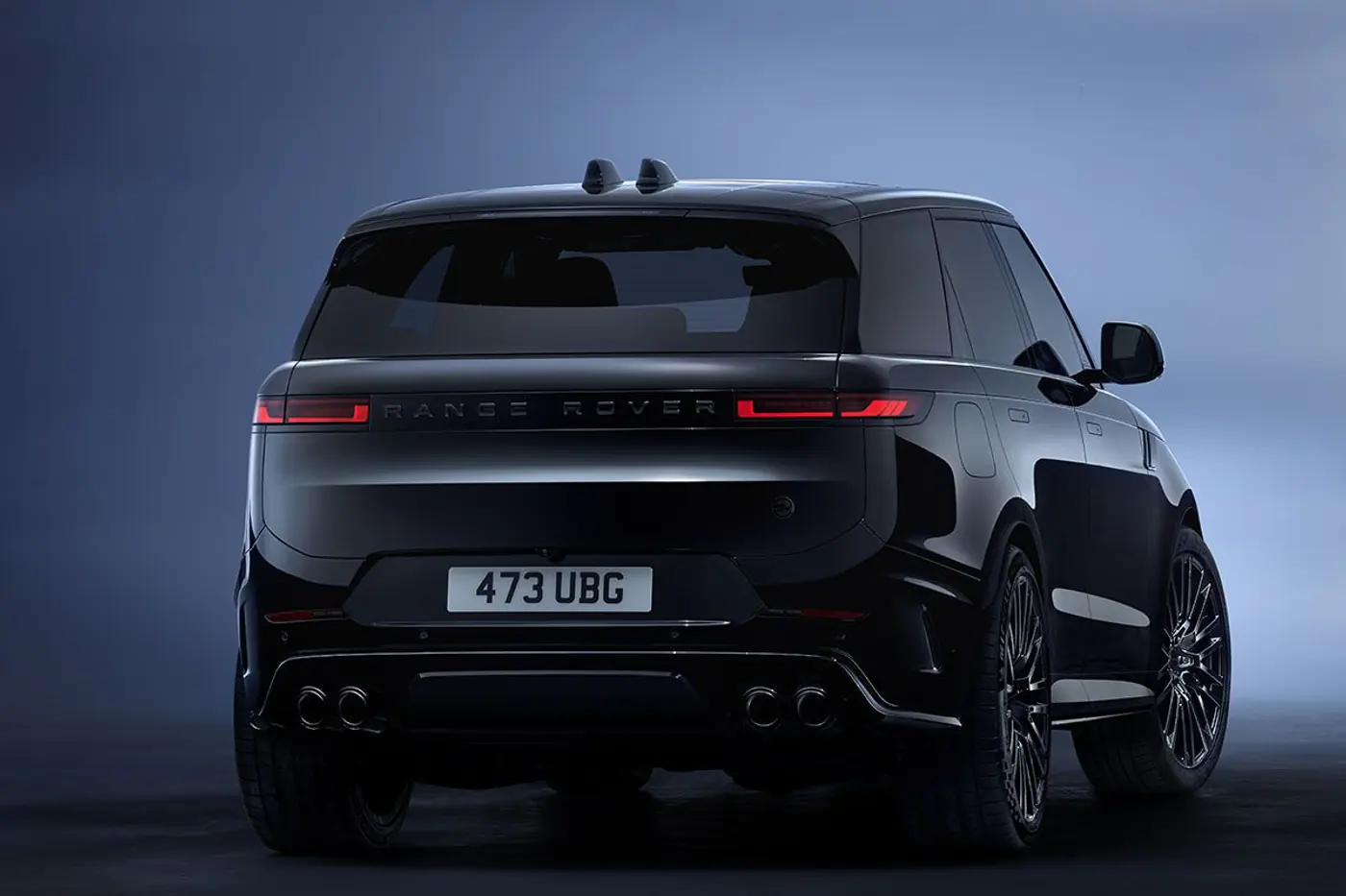 Range Rover Sport показал свою темную сторону