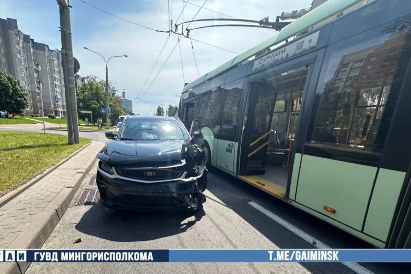 Авария на Гурского: автомобиль врезался в троллейбус