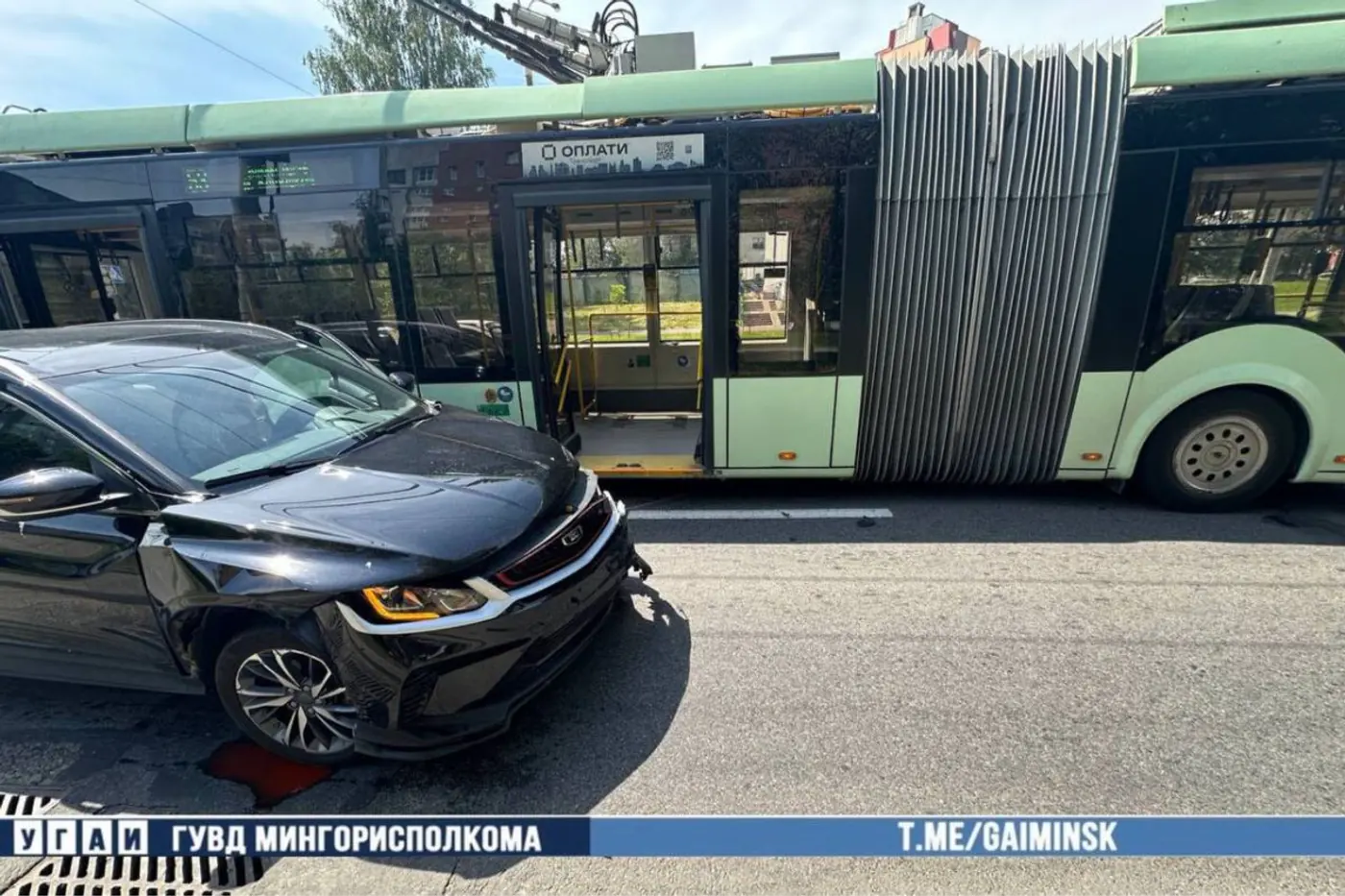 Авария на Гурского: автомобиль врезался в троллейбус